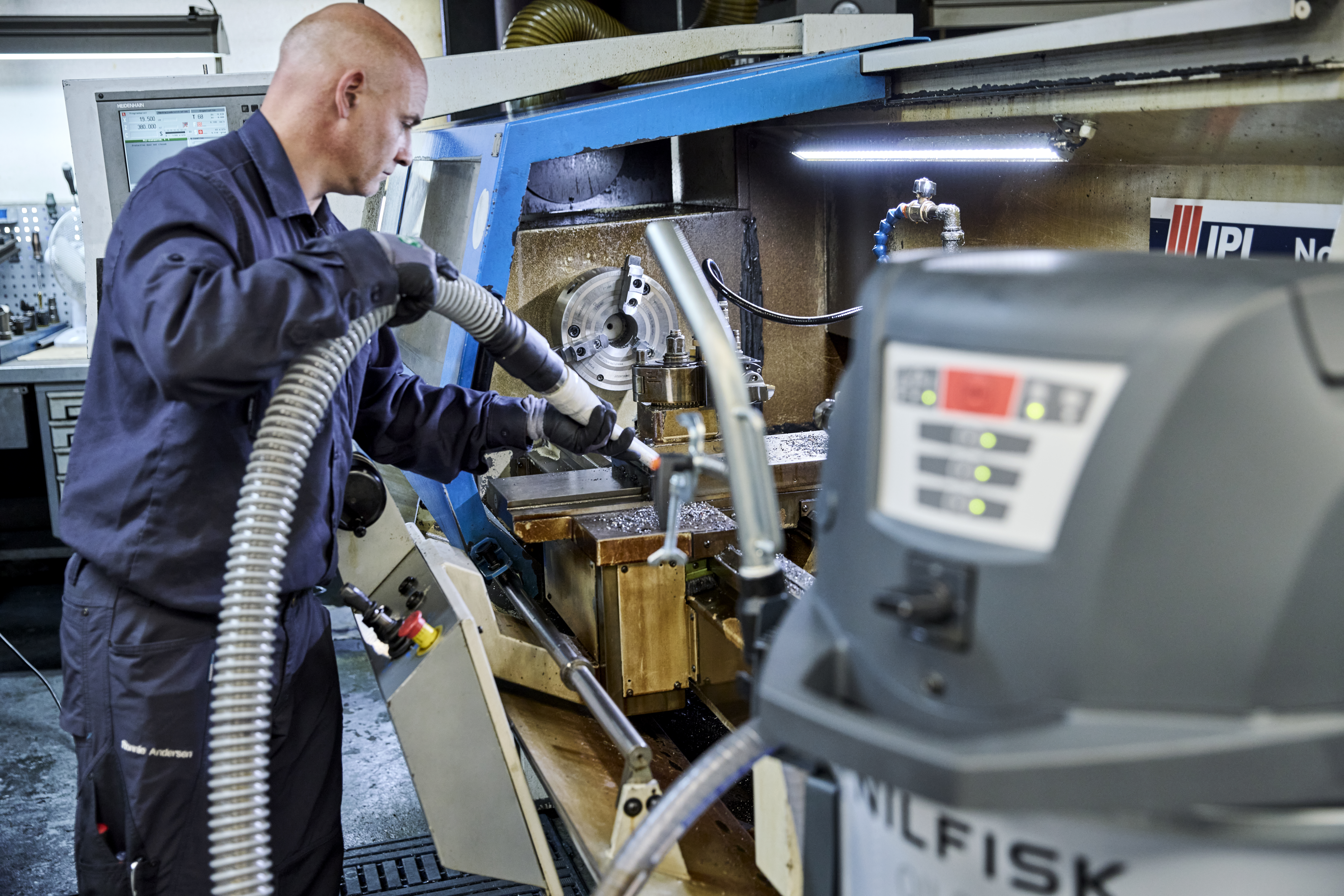 Nilfisk a MECSPE 2025 presenta il nuovo OIL230