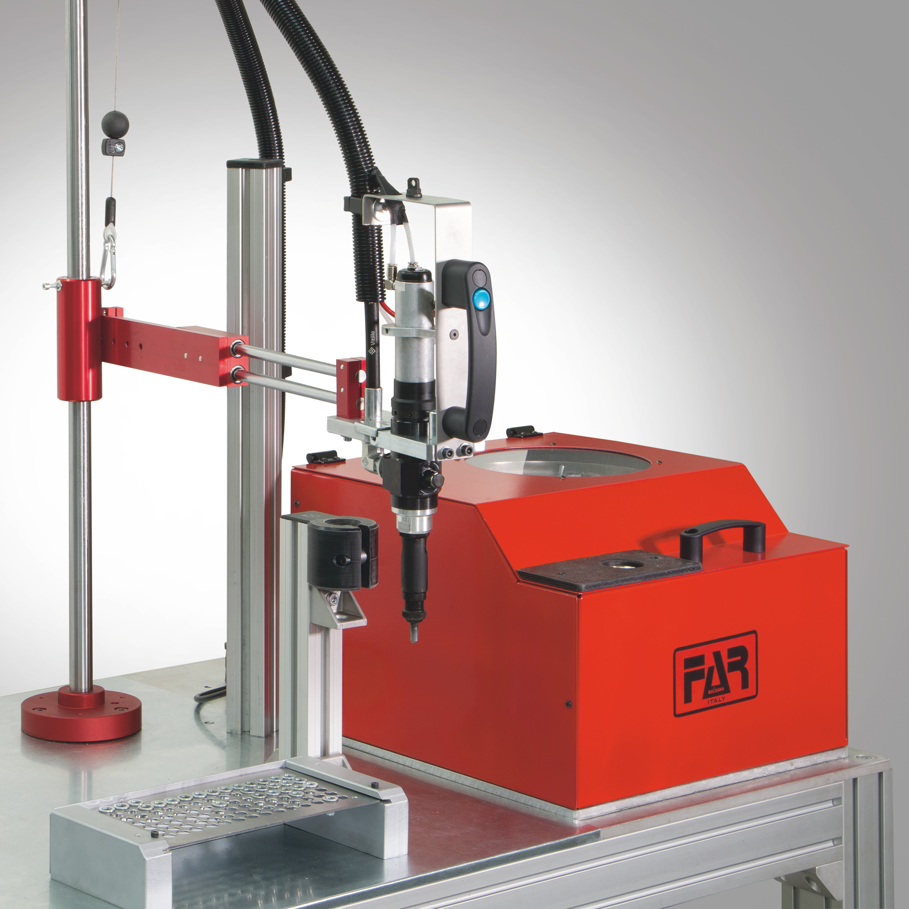 Testa di rivevettatura con alimentazione semi automatica del rivetto