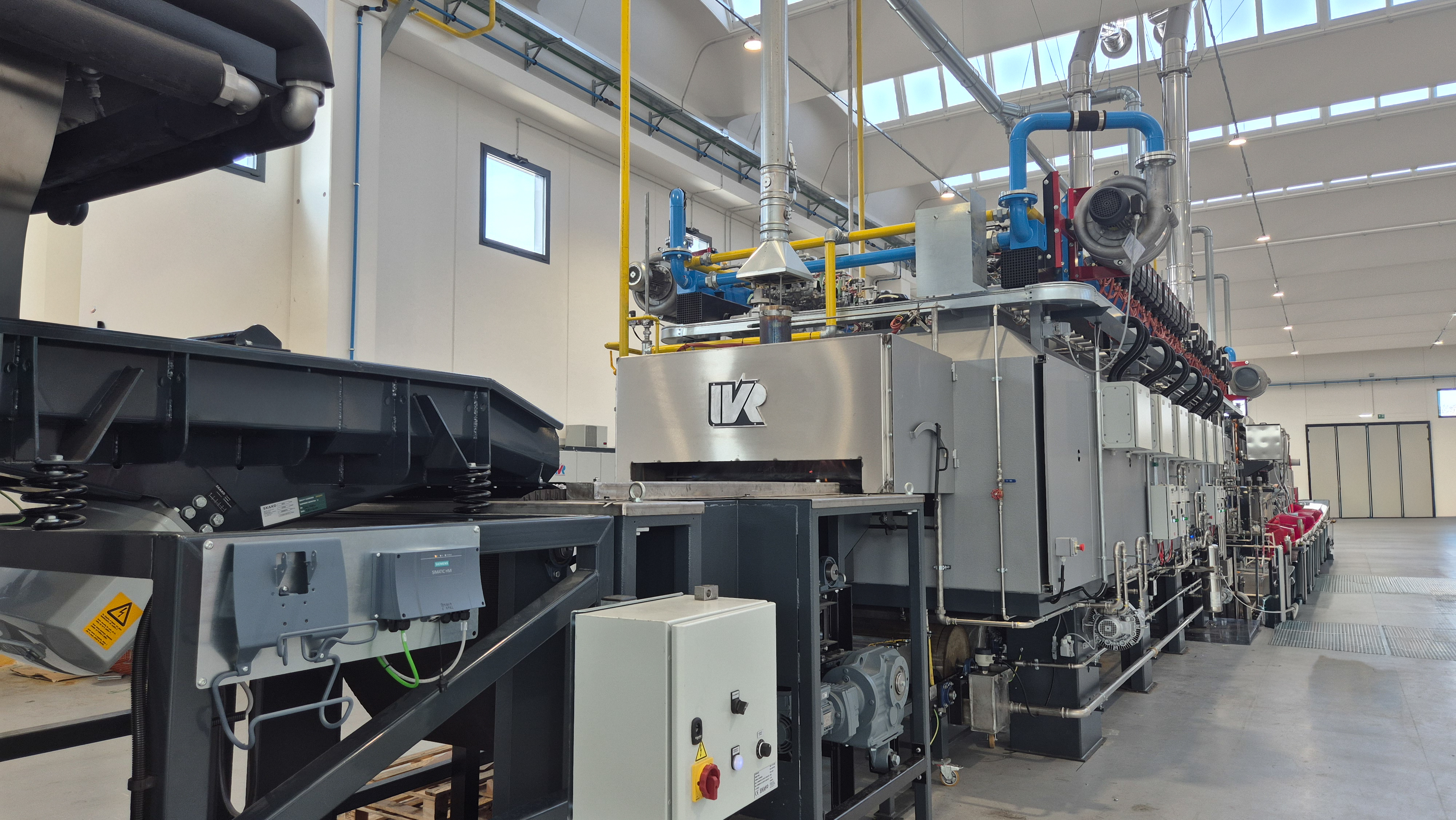 FORNI E LINEE A NASTRO IN RETE PER CEMENTAZIONE, TEMPRA, BONIFICA, CARBONITRURAZIONE, RINVENIMENTO