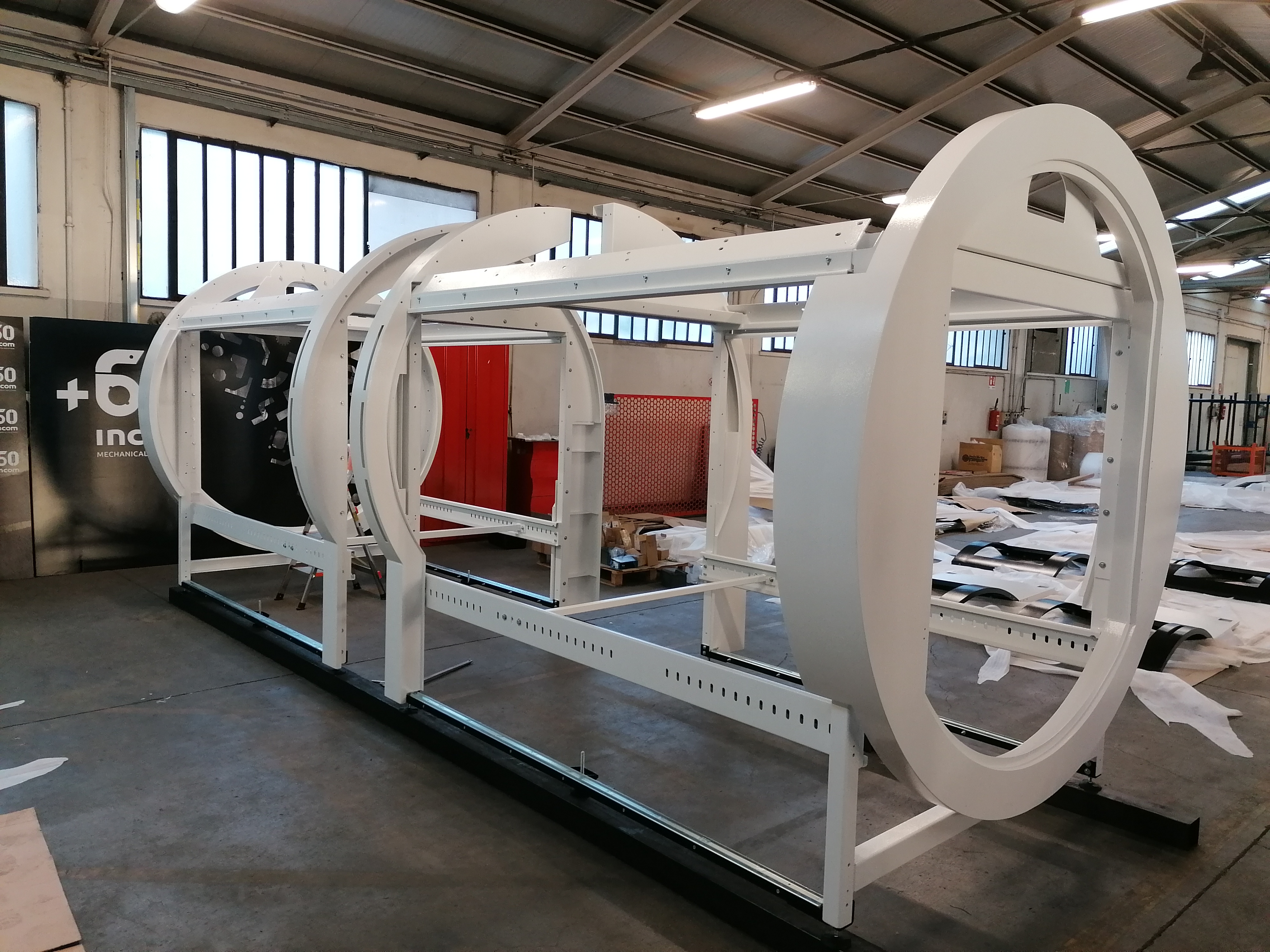 STRUTTURE CABINE, CARTER DI PROTEZIONE, SCOCCHE MACCHINE E IMPIANTI